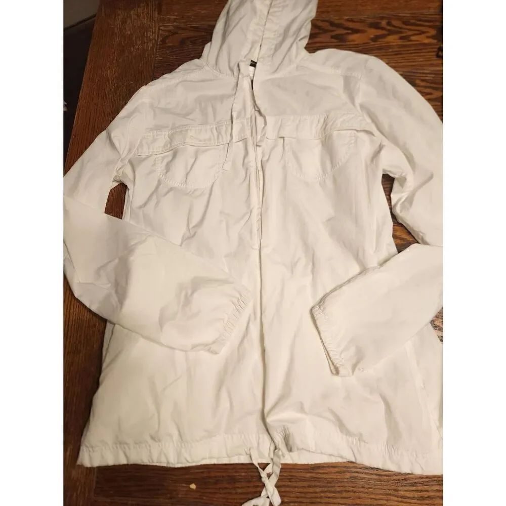 Patagonia Women's white lightweight hooded jacket sz Large